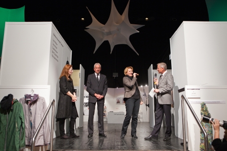Bild: Kulturlandesrätin Andrea Kaufmann eröffnete am Donnerstag, 3. November 2011 die ArtDesign in Feldkirch.