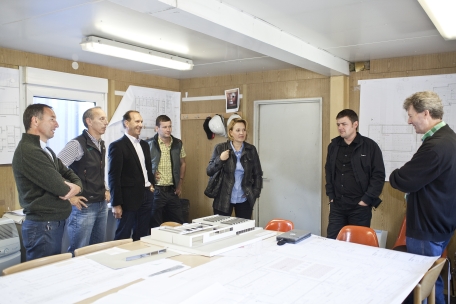 Bild: Hochbaulandesrätin Andrea Kaufmann informierte sich vor Ort über den Baufortschritt der Berufsschule Bludenz