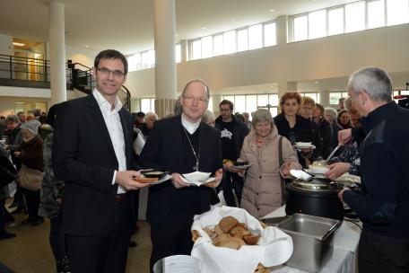 Bild: Die Vorarlberger Landesregierung und die Katholische Frauenbewegung luden zur "Aktion Familienfasttag" ins Landhaus-Foyer.