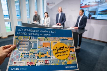 Bild:  Mobilitätsmanager Martin Scheuermaier, Katharina Jaschinsky (VCÖ) und ÖBB-Regionalmanager Marcus Ender